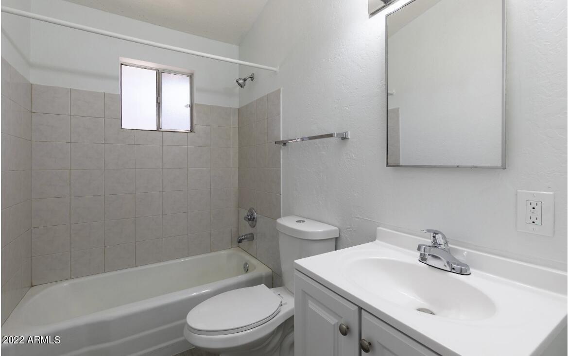 2020 West Hayward Avenue, Unit 31 Phoenix, AZ 85021 - Photo 7 of 13 a bathroom with a sink toilet and shower