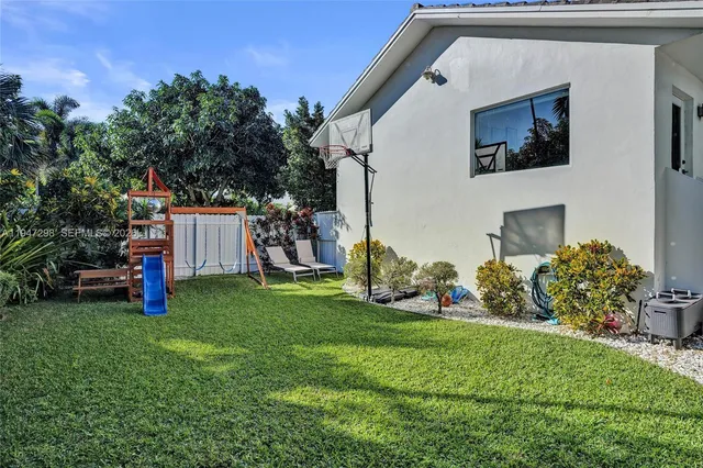 a view of backyard with a garden and plants