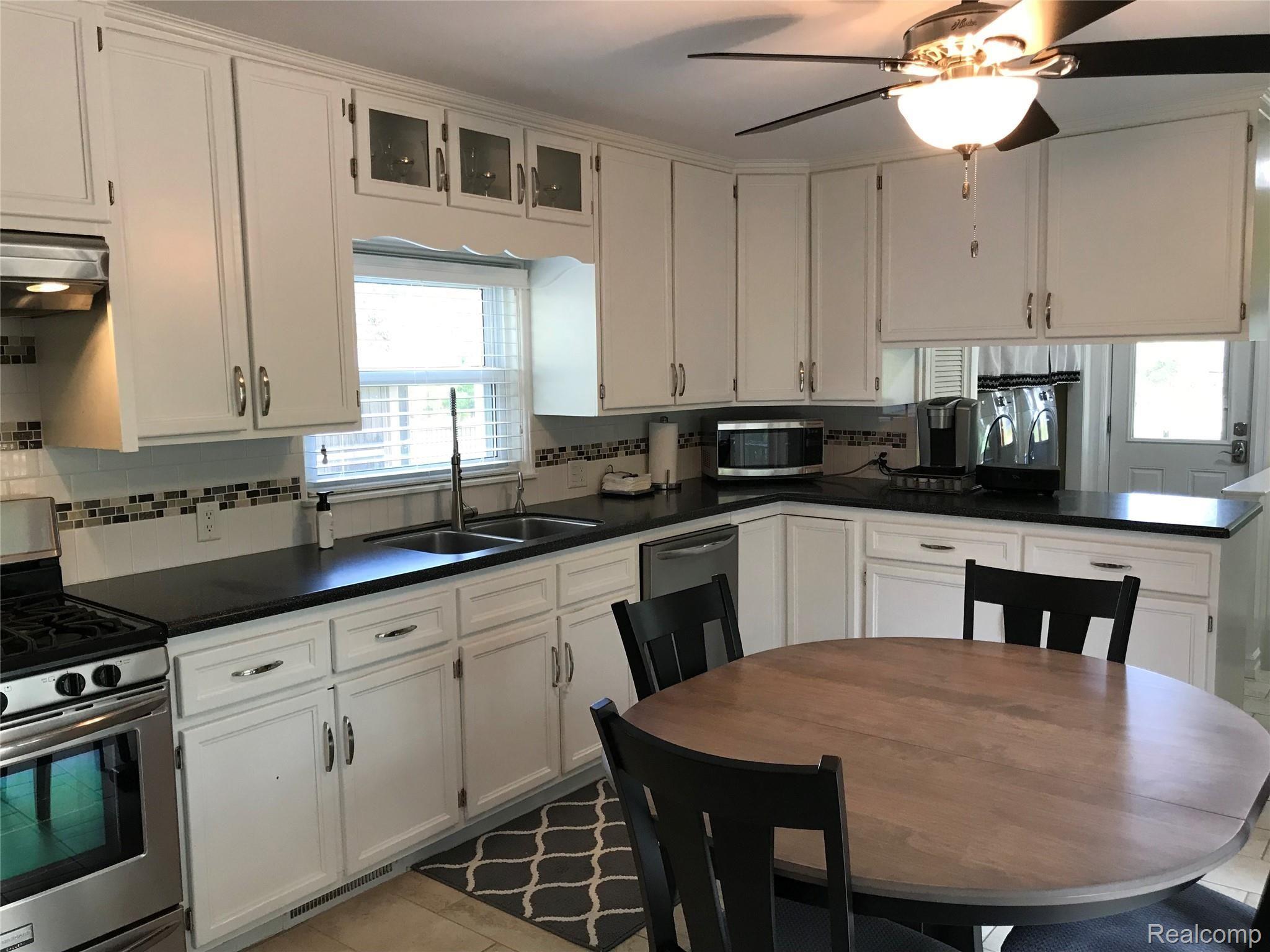 4140 West Marr Road Howell, MI 48855 - Photo 13 of 42 IMG_3647.jpg