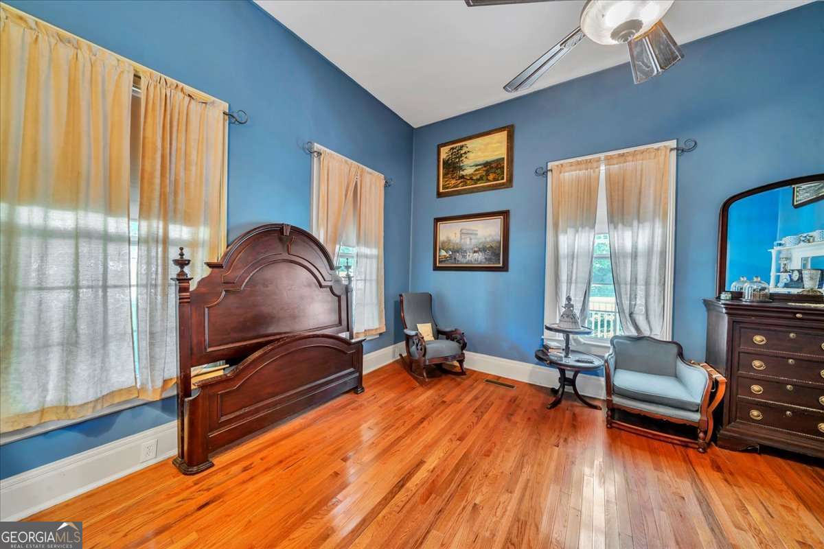 212 East Union Street Vienna, GA 31092 - Photo 6 of 62 a living room with furniture and a wooden floor
