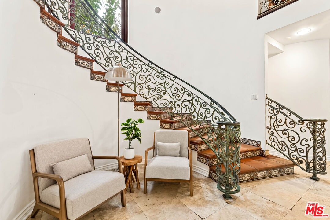 12109 Maxwellton Road Studio City, CA 91604 - Photo 4 of 75