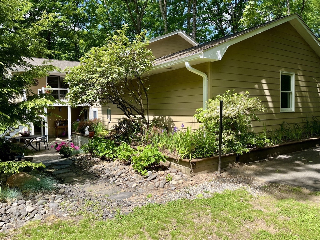 866 Burts Pit Road Northampton, MA 01062 - Photo 5 of 42