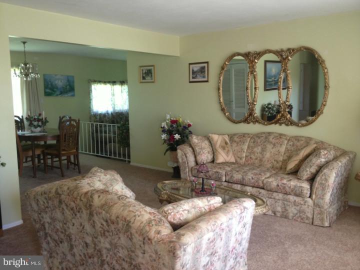 15 Dan Road Hamilton, NJ 08620 - Photo 4 of 13 Living Room