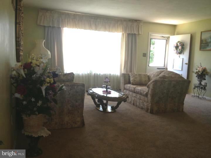 15 Dan Road Hamilton, NJ 08620 - Photo 5 of 13 Living Room