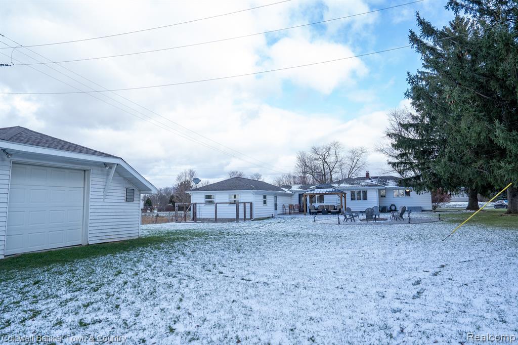 5735 North Fowlerville Road Fowlerville, MI 48836 - Photo 4 of 56 Gallery Image 4