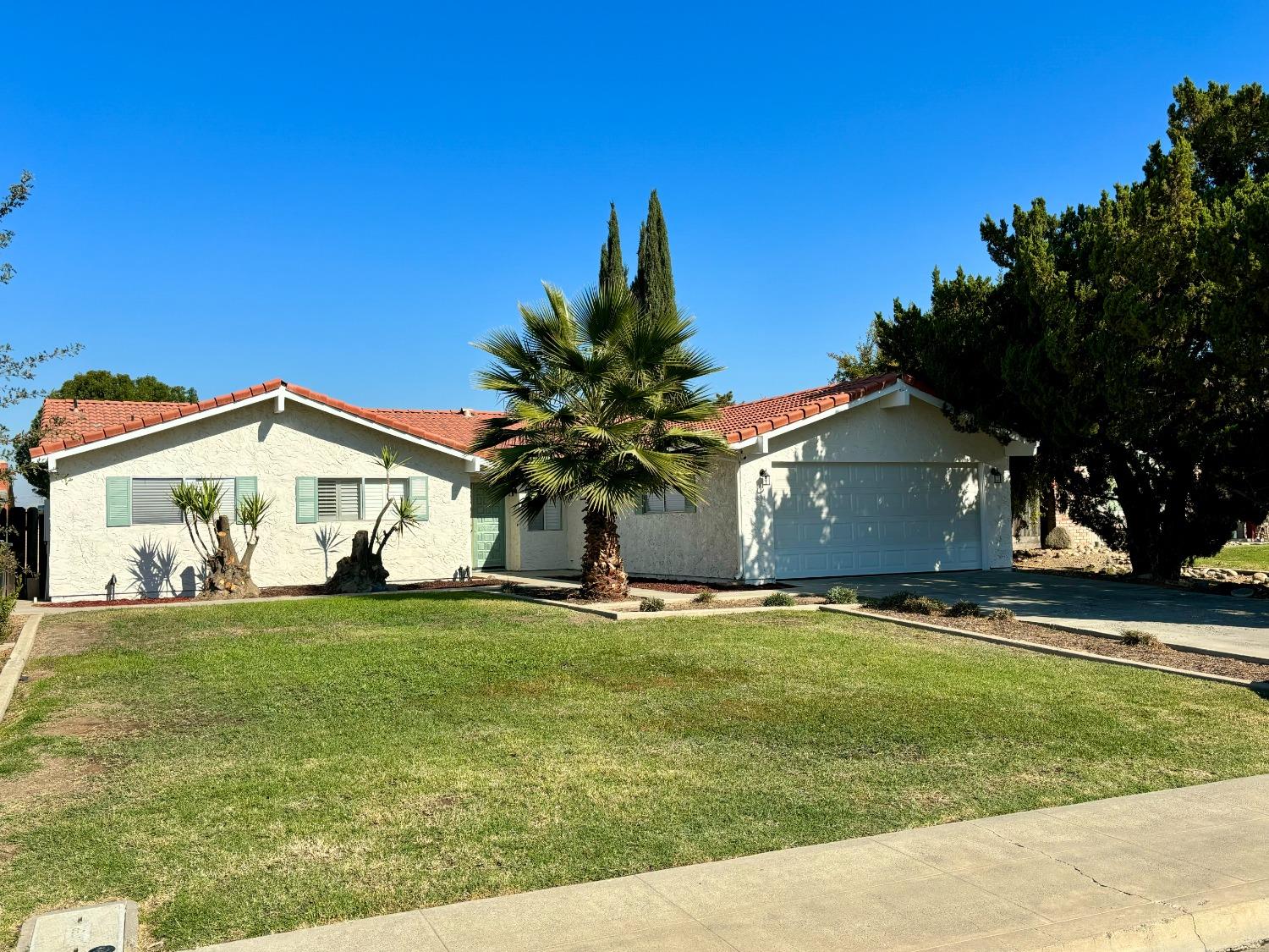910 Cedar Lane Lemoore, CA 93245 - Photo 2 of 32 a front view of a house with a yard
