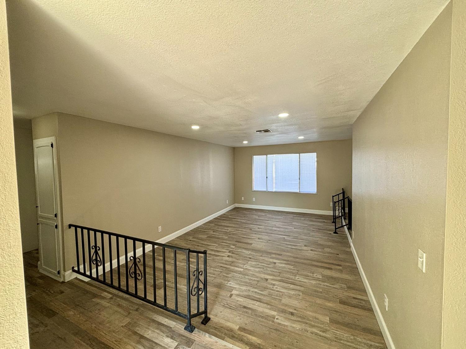 910 Cedar Lane Lemoore, CA 93245 - Photo 21 of 32 a view of a hallway