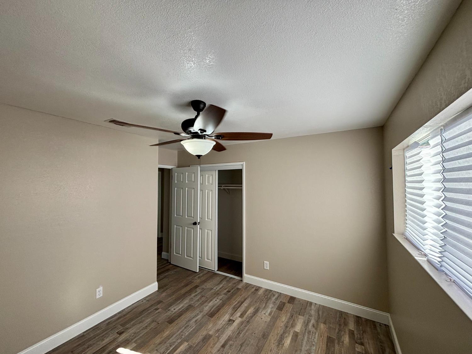 910 Cedar Lane Lemoore, CA 93245 - Photo 26 of 32 a view of room and window
