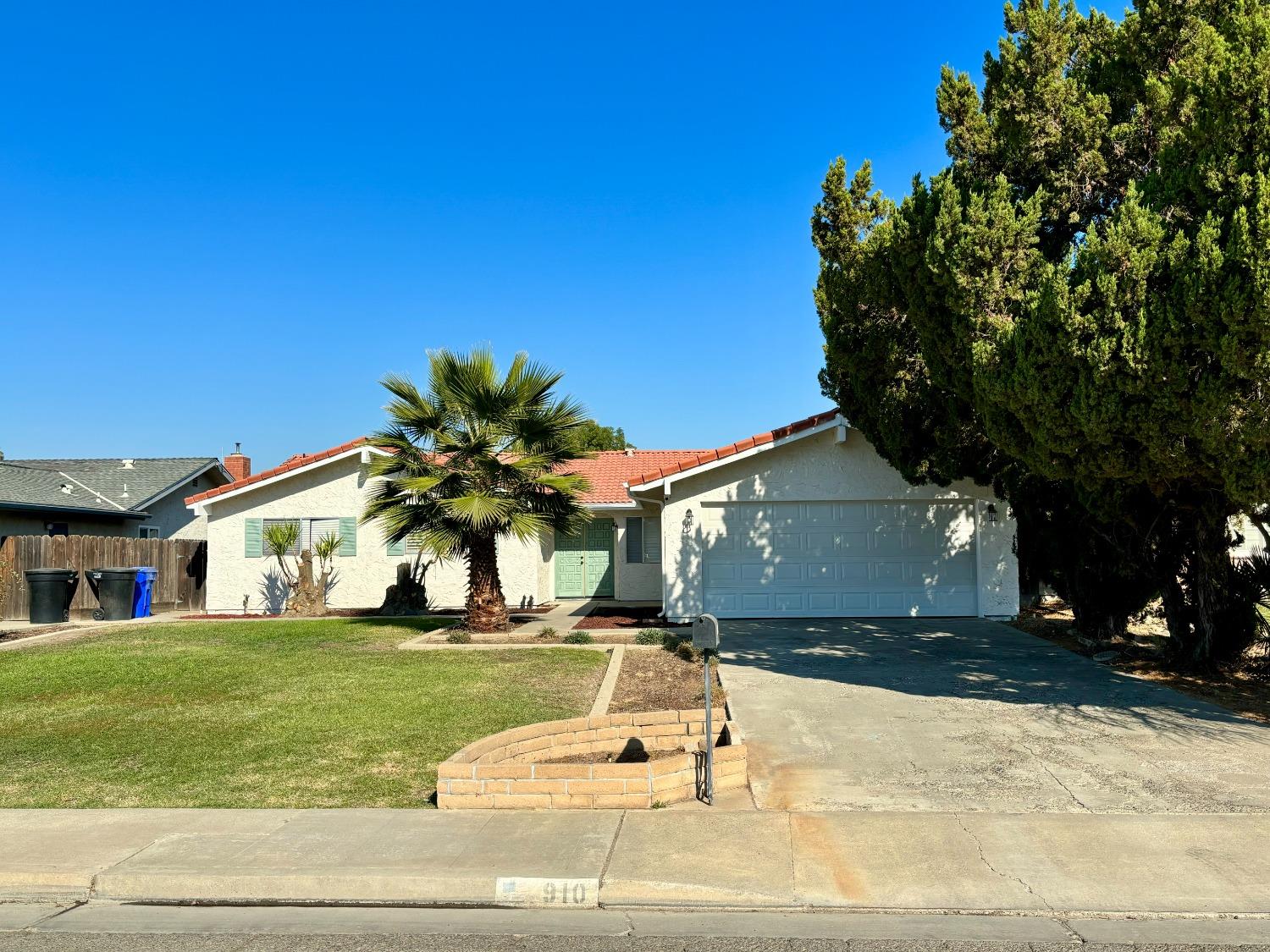 910 Cedar Lane Lemoore, CA 93245 - Photo 3 of 32 a house with garden in front of it