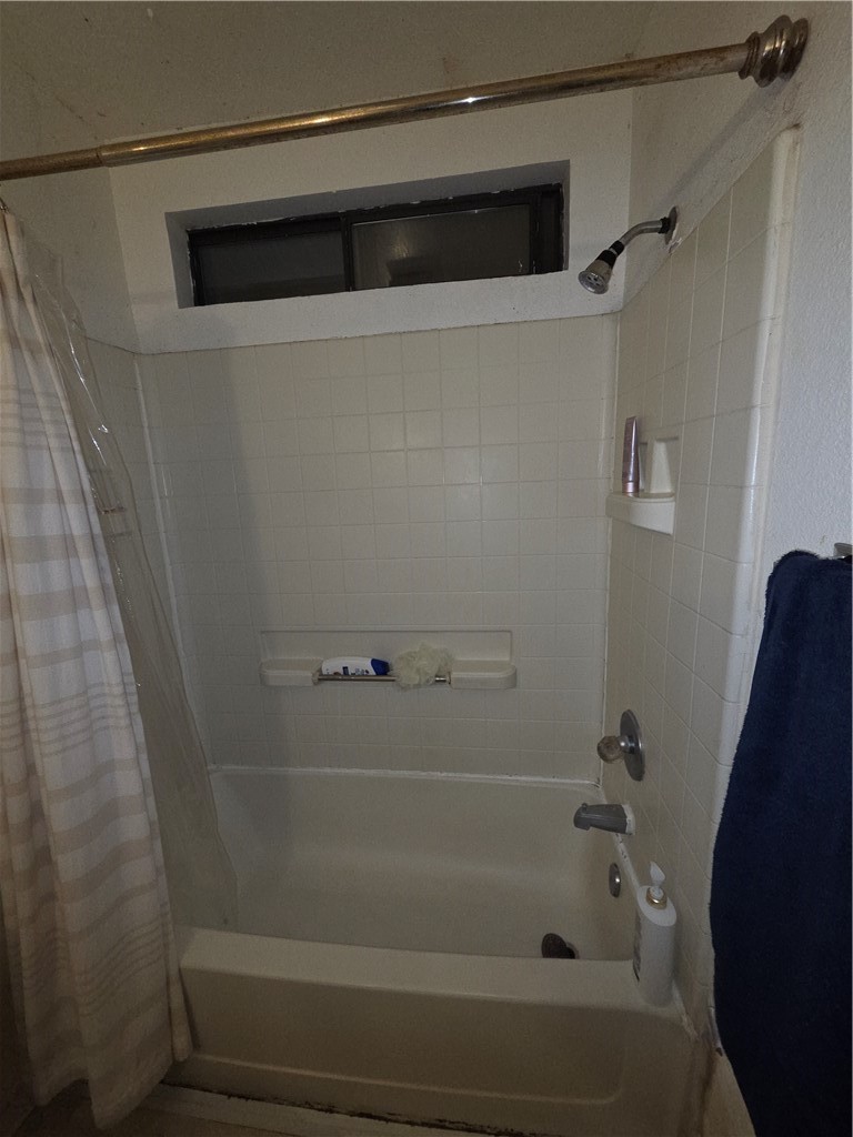 633 North Street Corning, CA 96021 - Photo 17 of 26 a bathroom with a shower