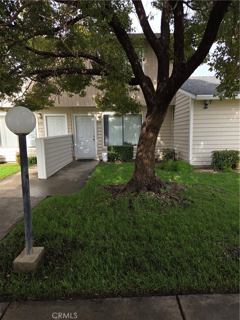 633 North Street Corning, CA 96021 - Photo 2 of 26 a front view of a house with garden