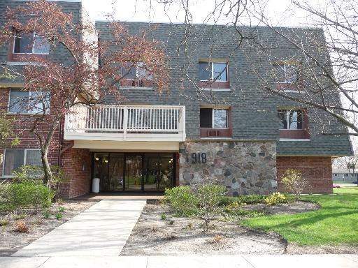918 Ridge Square, Unit 300 Elk Grove Village, IL 60007 - Photo 1 of 1