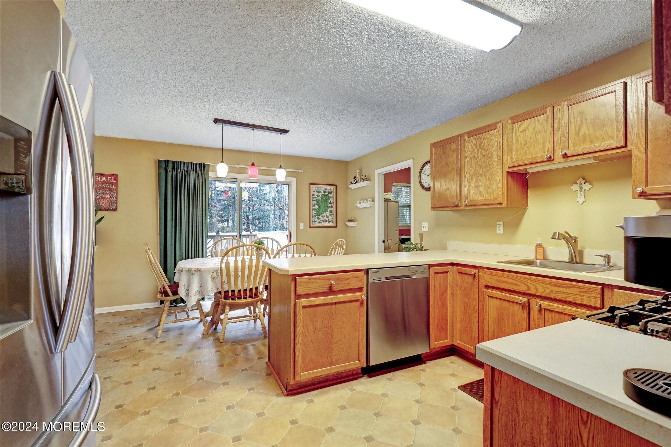 16 Capitol Reef Road Howell, NJ 07731 - Photo 7 of 32 Kitchen