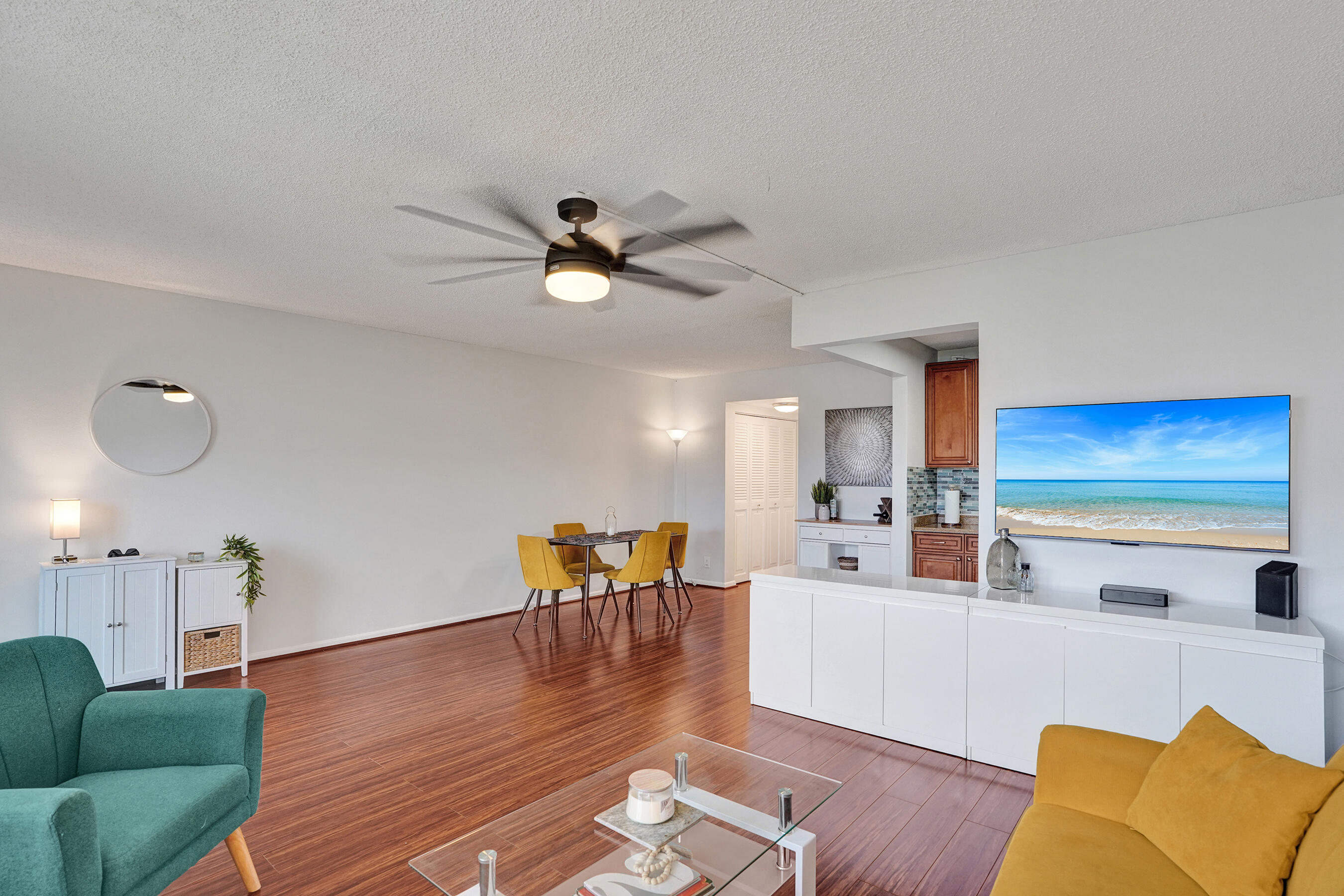 566 Fanshaw North Boca Raton, FL 33434 - Photo 8 of 27 Living Area