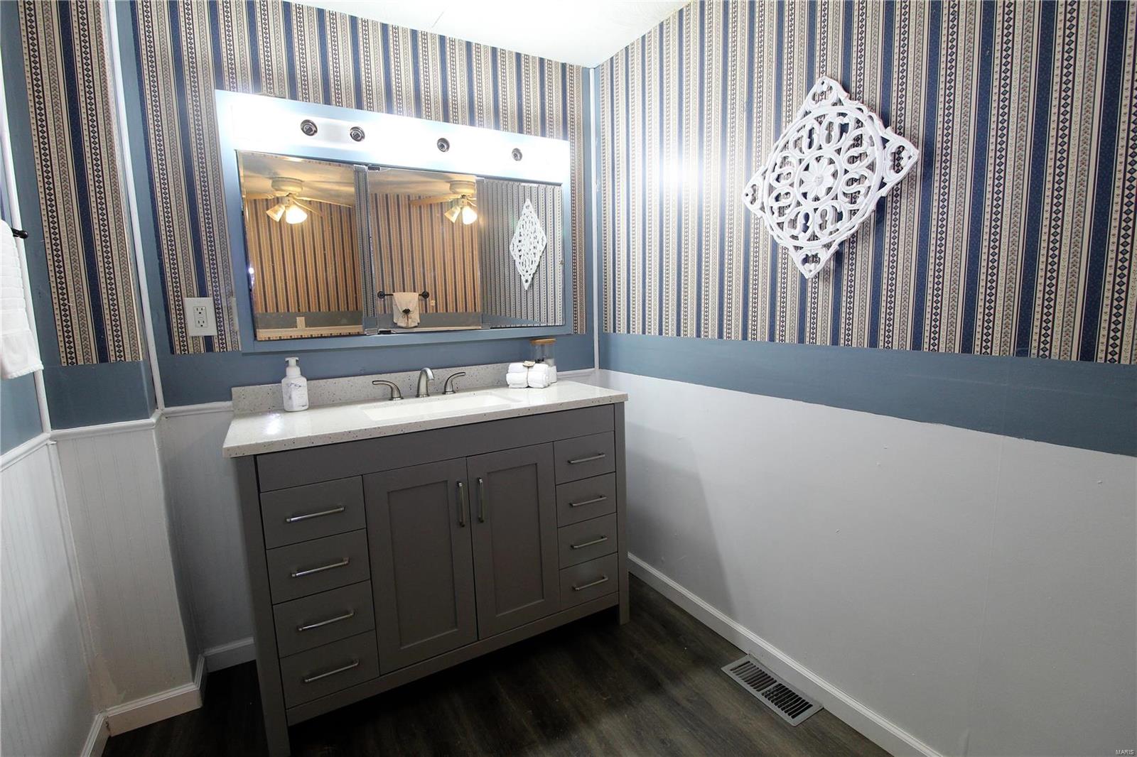 413 North Center Street Collinsville, IL 62234 - Photo 21 of 31