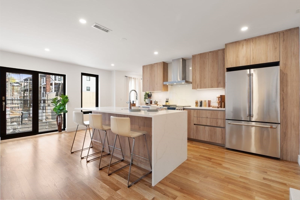6 Gen Devine Way, Unit 1 Boston, MA 02127 - Photo 2 of 36