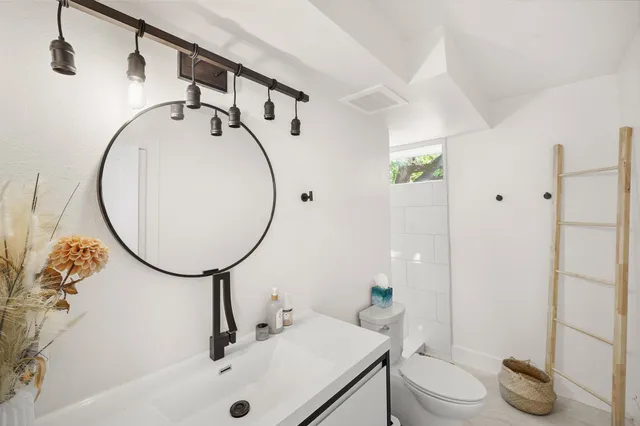 $3,000 | 1704 Tabor Street, Houston, TX 77009