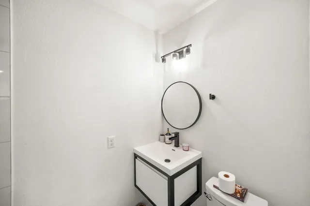 $3,000 | 1704 Tabor Street, Houston, TX 77009