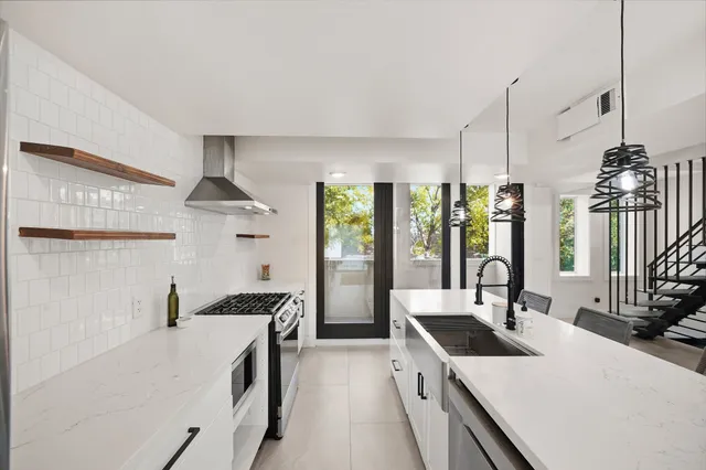 $3,000 | 1704 Tabor Street, Houston, TX 77009