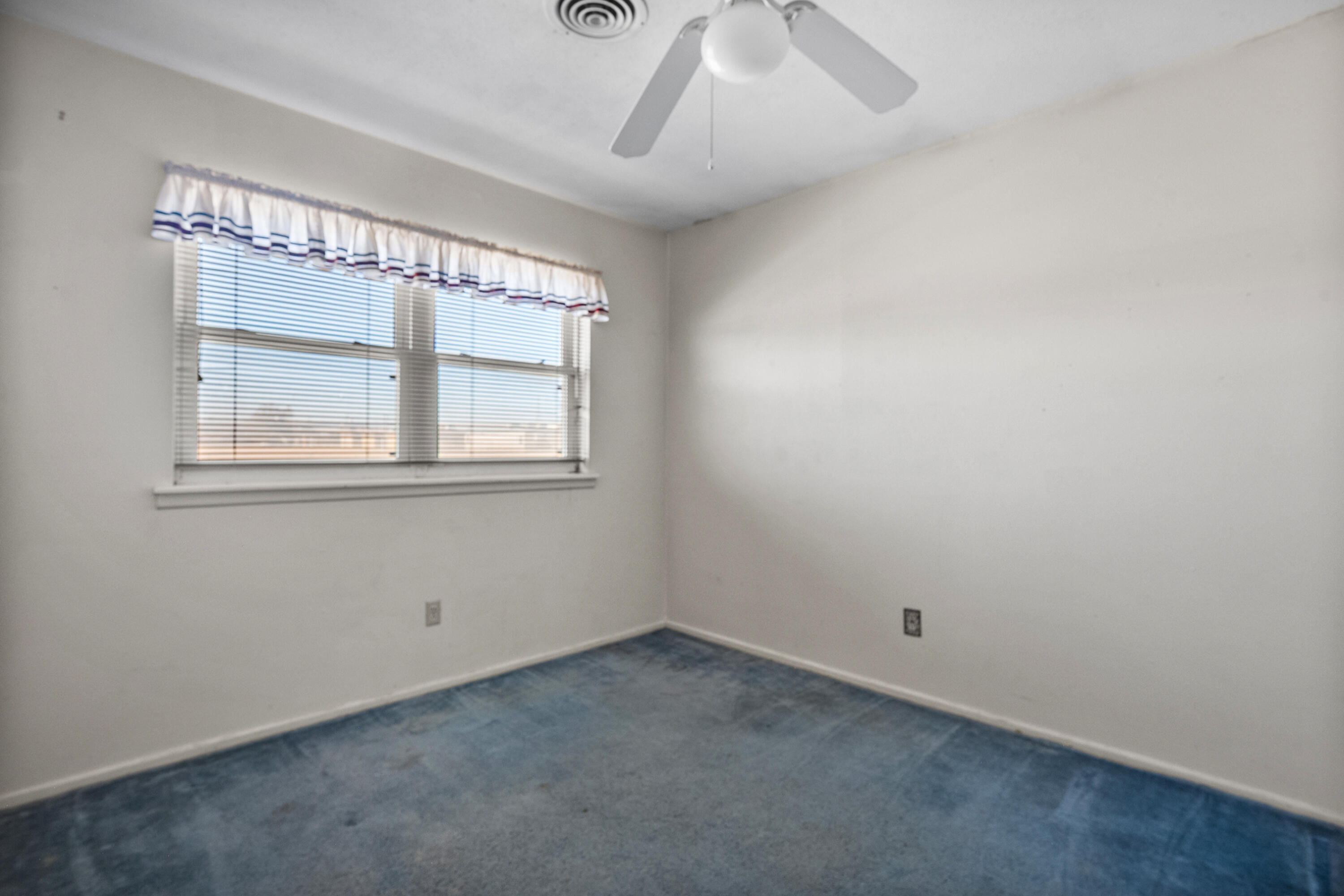 5440 48th Street Lubbock, TX 79414 - Photo 20 of 28 an empty room with a window