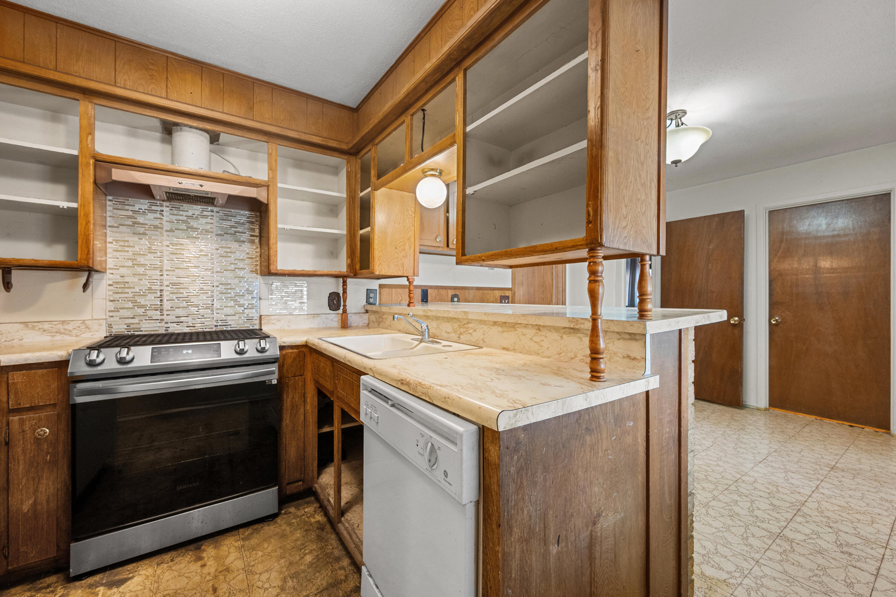 5440 48th Street Lubbock, TX 79414 - Photo 7 of 28 a kitchen with a stove and a refrigerator
