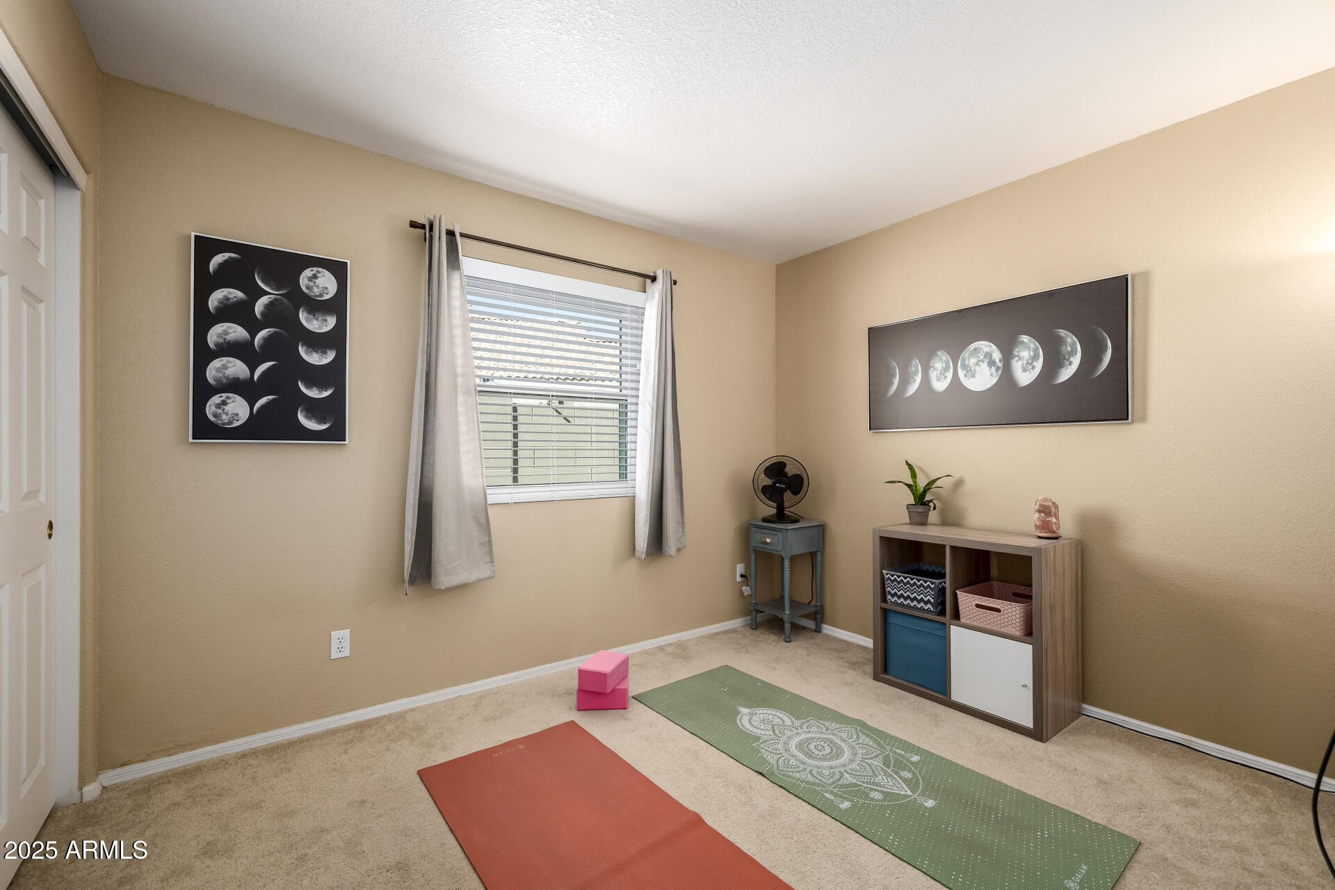 1675 East Robin Lane Gilbert, AZ 85296 - Photo 19 of 29 a kitchen with stainless steel appliances granite countertop a refrigerator and a stove top oven
