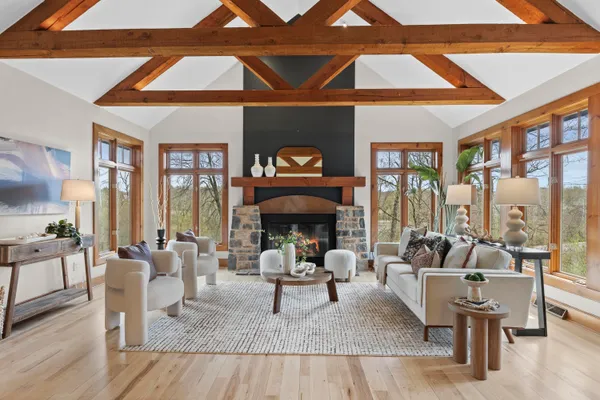 $1,098,000 | N51W28373 Mae's Walke, Pewaukee, WI 53072