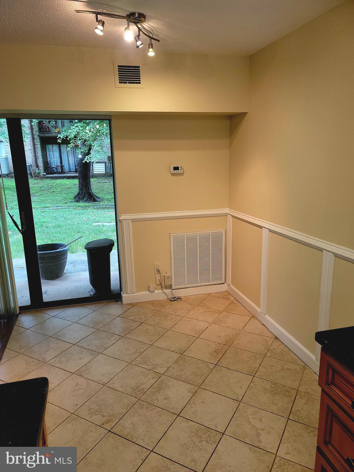 2226 Castle Rock Square, Unit 1B Reston, VA 20191 - Photo 5 of 26 Dining area