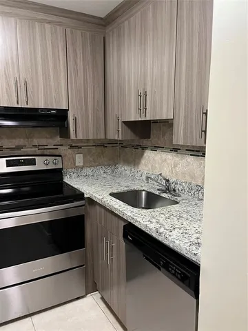 $2,100 | 44 Southeast 14th Street, Unit 209, Boca Raton, FL 33432