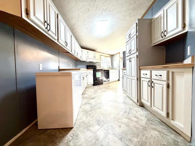 $169,900 | 308 West Brook Street, Mitchell, IN 47446