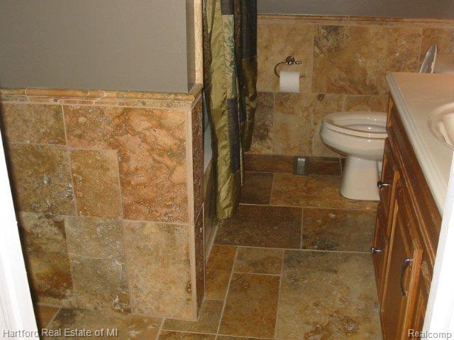 28115 Rollcrest Road Farmington, MI 48334 - Photo 9 of 16 Main Bath