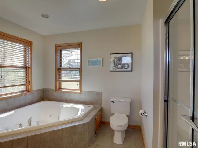 $480,000 | 5128 Lookout Ridge Road, Quincy, IL 62305