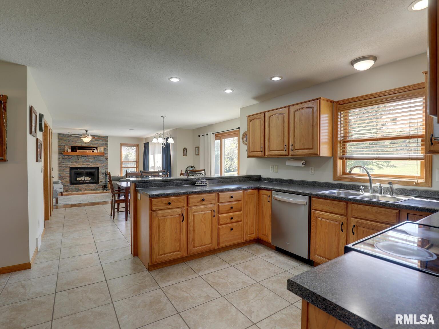 5128 Lookout Ridge Road Quincy, IL 62305 - Photo 6 of 42 Gallery Image 6