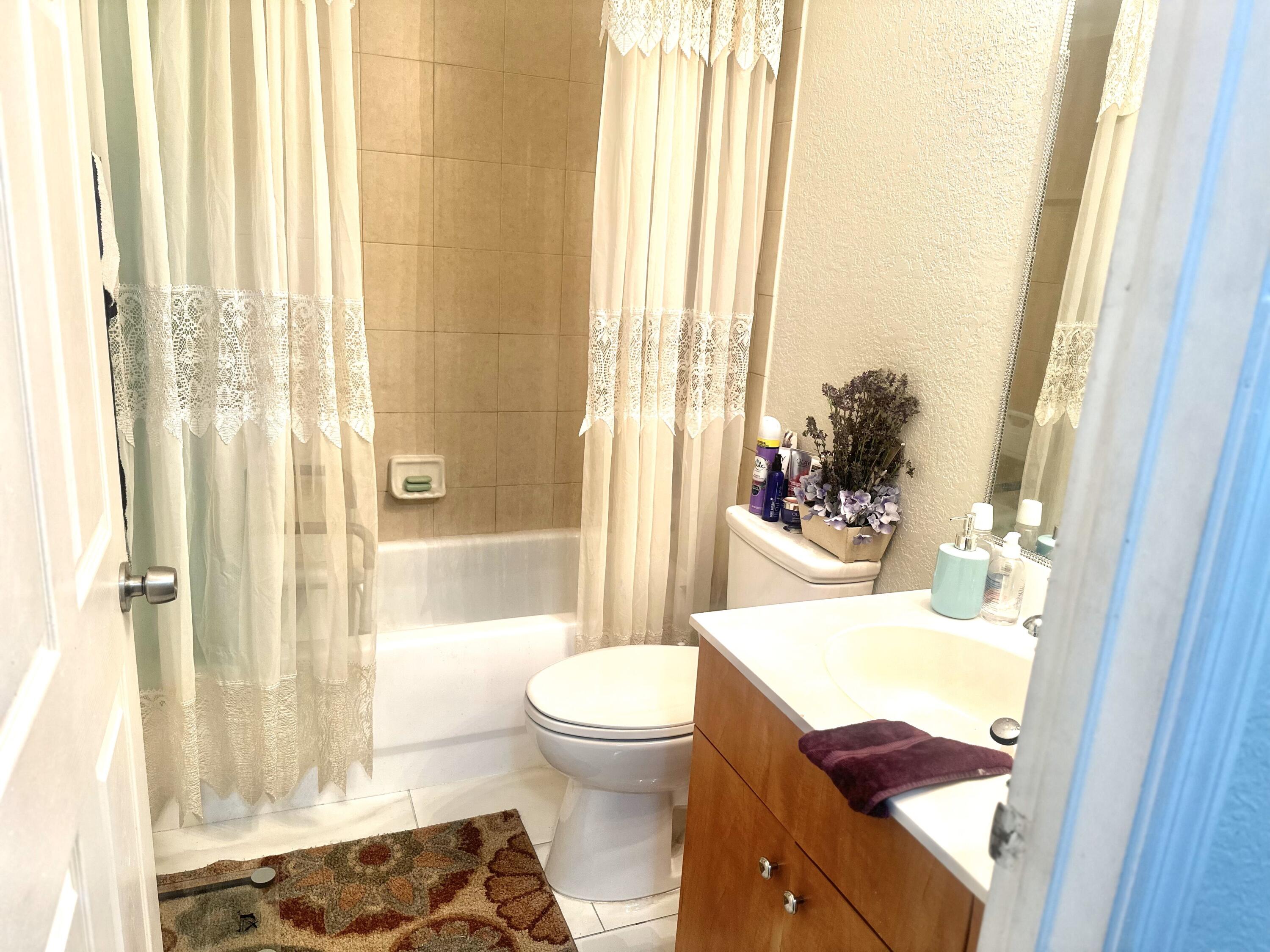 1938 Alamanda Way Riviera Beach, FL 33404 - Photo 14 of 18 Alamanda Bath