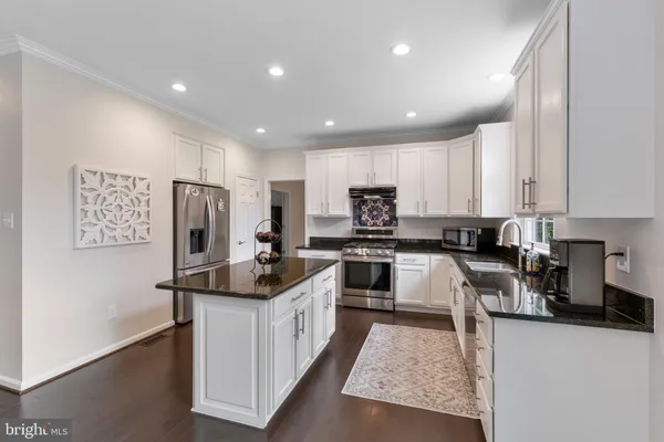 $900,000 | 24209 Hailey Drive, Damascus, MD 20872