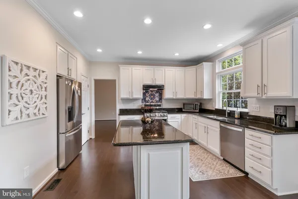 $900,000 | 24209 Hailey Drive, Damascus, MD 20872