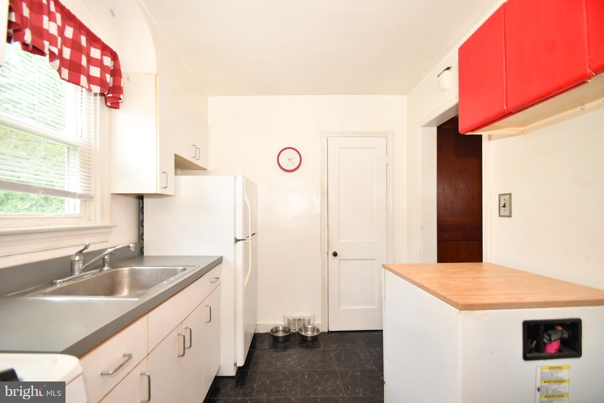 1202 Overbrook Road Baltimore, MD 21239 - Photo 6 of 23 Kitchen