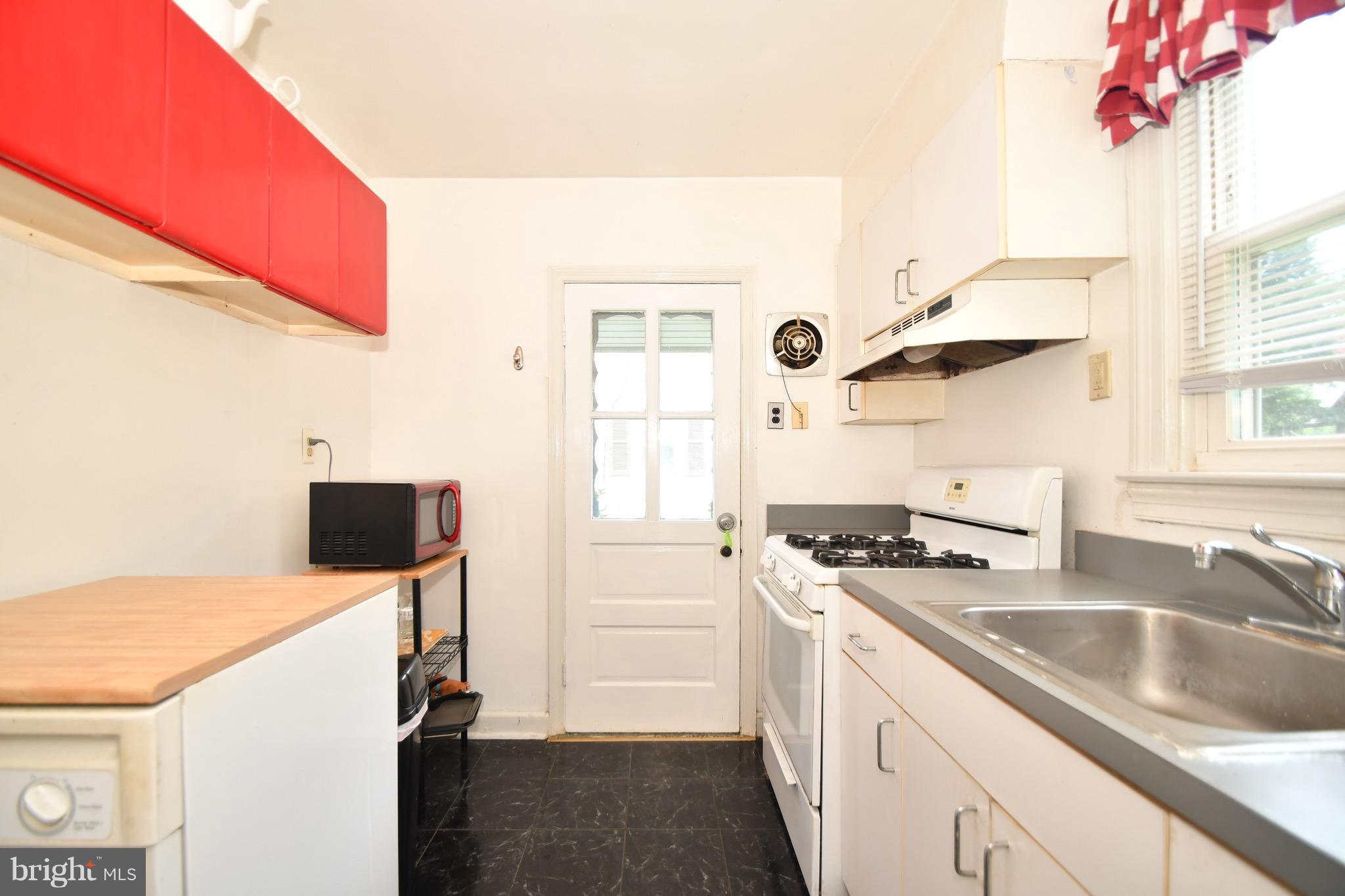 1202 Overbrook Road Baltimore, MD 21239 - Photo 8 of 23 Kitchen