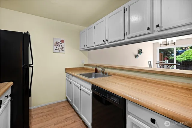 $329,000 | 690 Northwest Atalanta Way, Unit B9, Oak Harbor, WA 98277