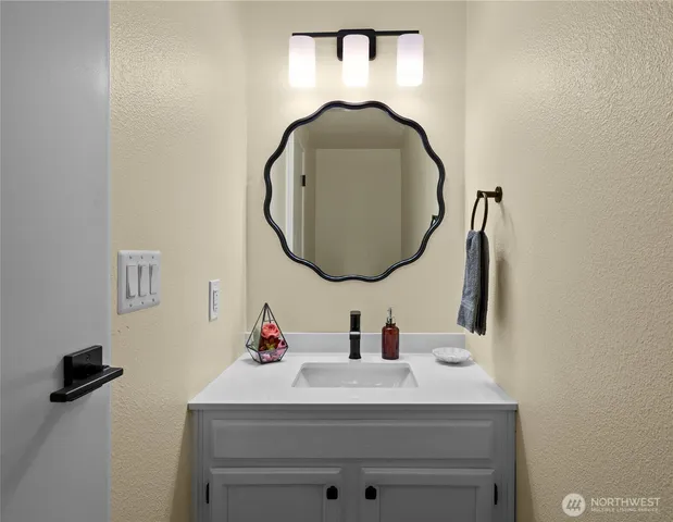 $329,000 | 690 Northwest Atalanta Way, Unit B9, Oak Harbor, WA 98277