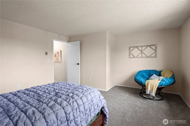 $329,000 | 690 Northwest Atalanta Way, Unit B9, Oak Harbor, WA 98277