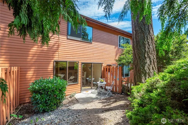 $329,000 | 690 Northwest Atalanta Way, Unit B9, Oak Harbor, WA 98277