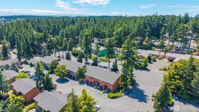 $329,000 | 690 Northwest Atalanta Way, Unit B9, Oak Harbor, WA 98277
