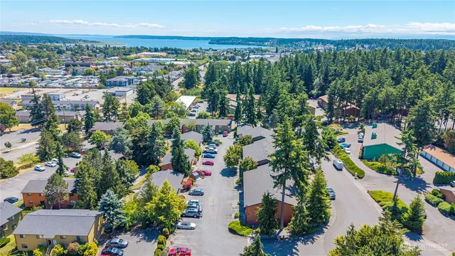 $329,000 | 690 Northwest Atalanta Way, Unit B9, Oak Harbor, WA 98277
