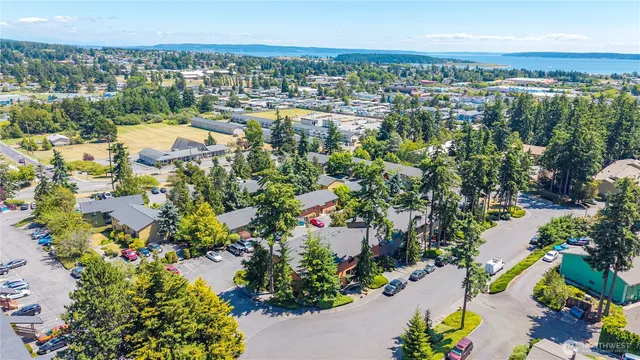 $329,000 | 690 Northwest Atalanta Way, Unit B9, Oak Harbor, WA 98277