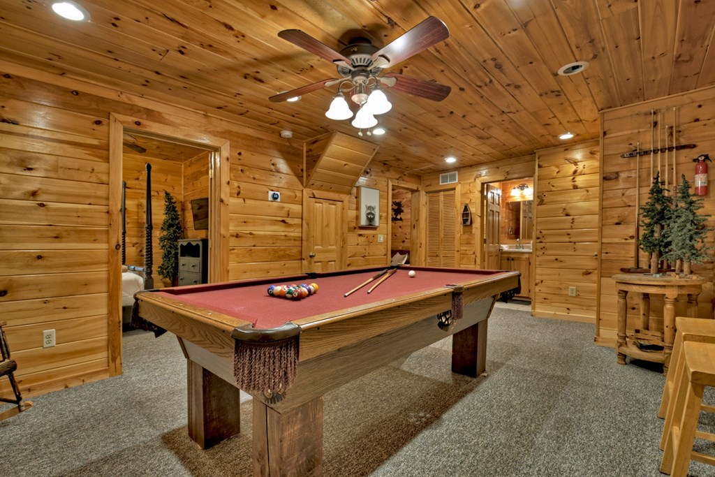 548 Mountain Highlands Court Blue Ridge, GA 30513 - Photo 28 of 33 a room with table and chairs