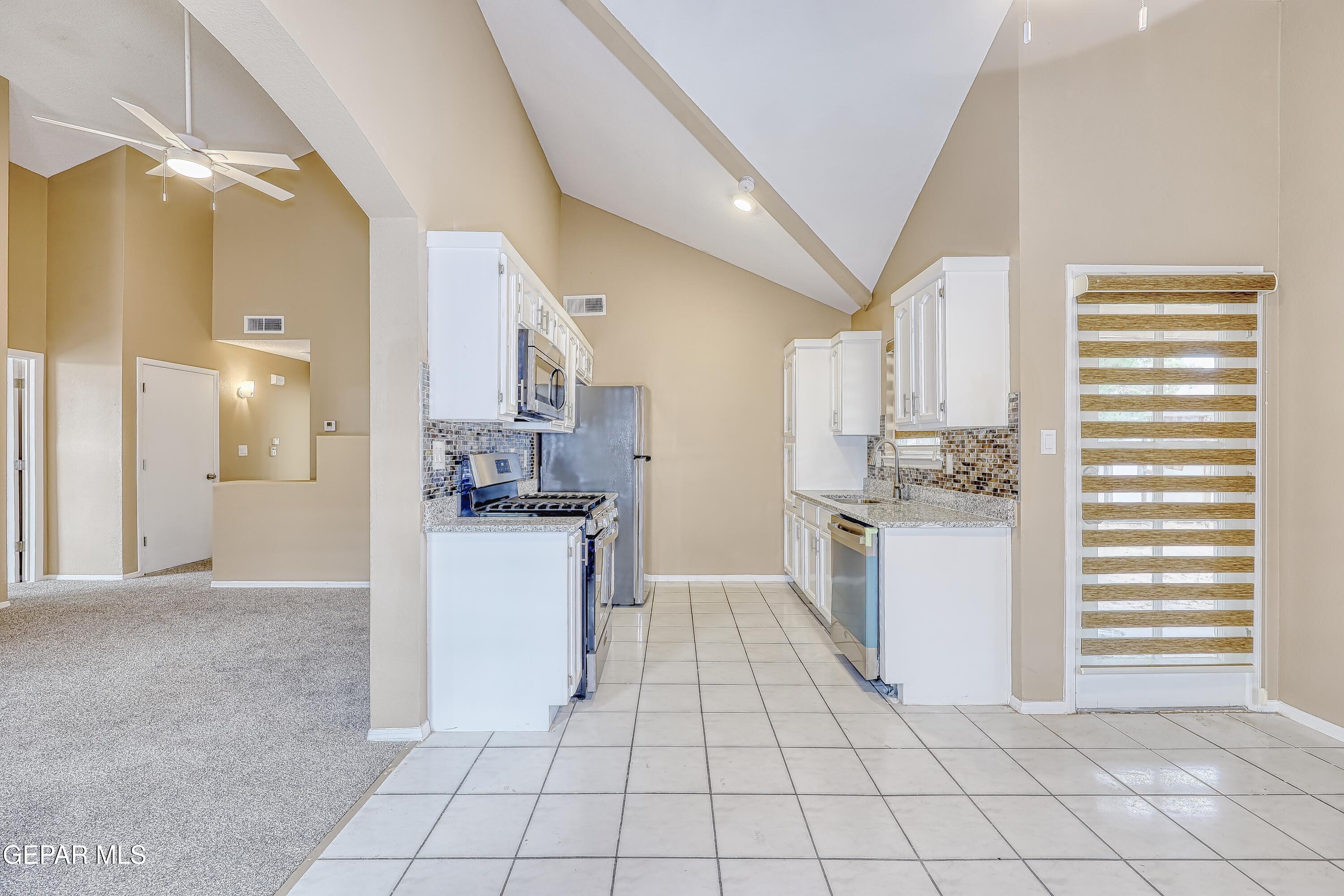 11649 Great Spirit Circle El Paso, TX 79936 - Photo 8 of 46 IMG_1026_HDR