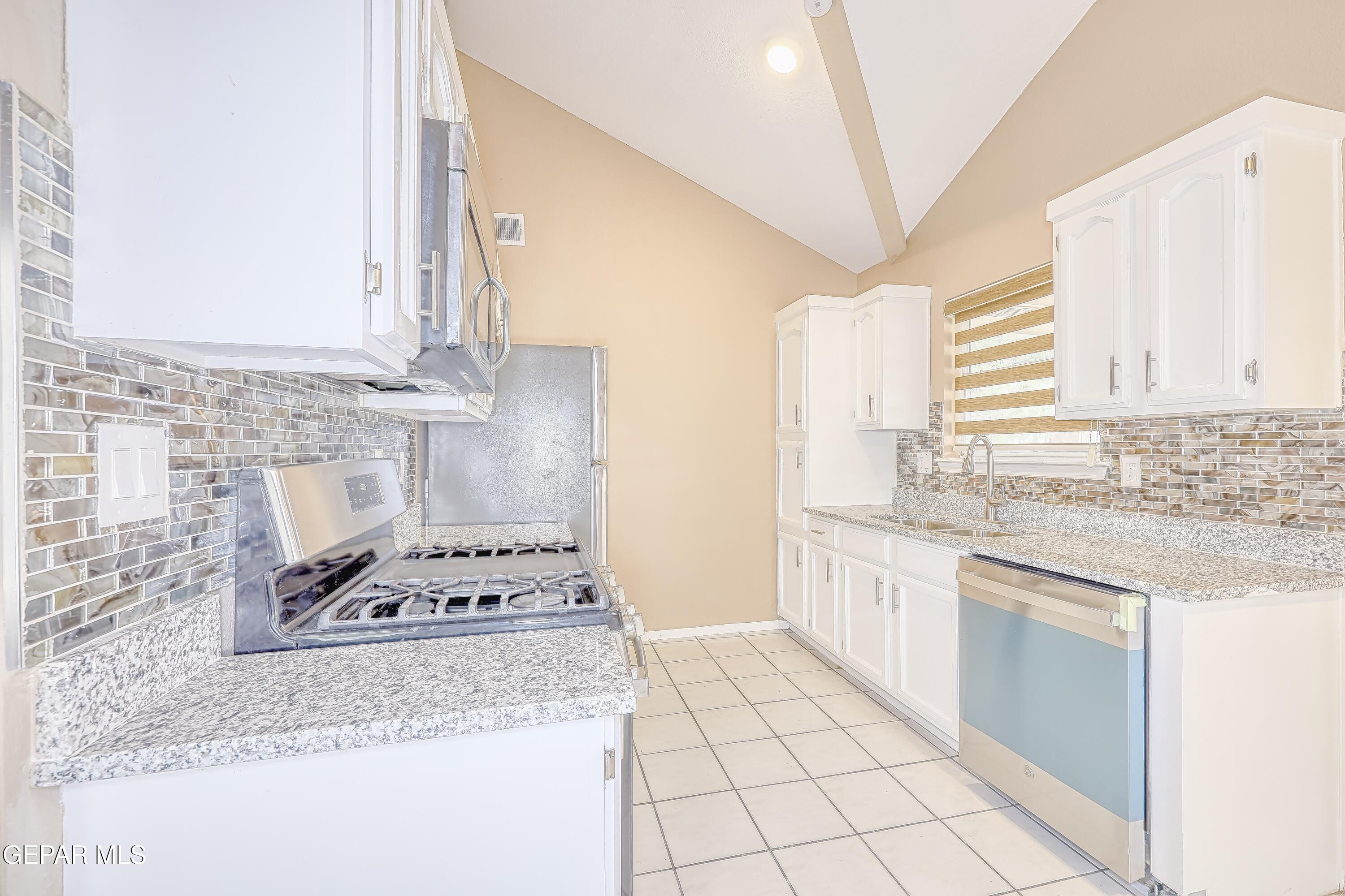 11649 Great Spirit Circle El Paso, TX 79936 - Photo 10 of 46 IMG_1036_HDR