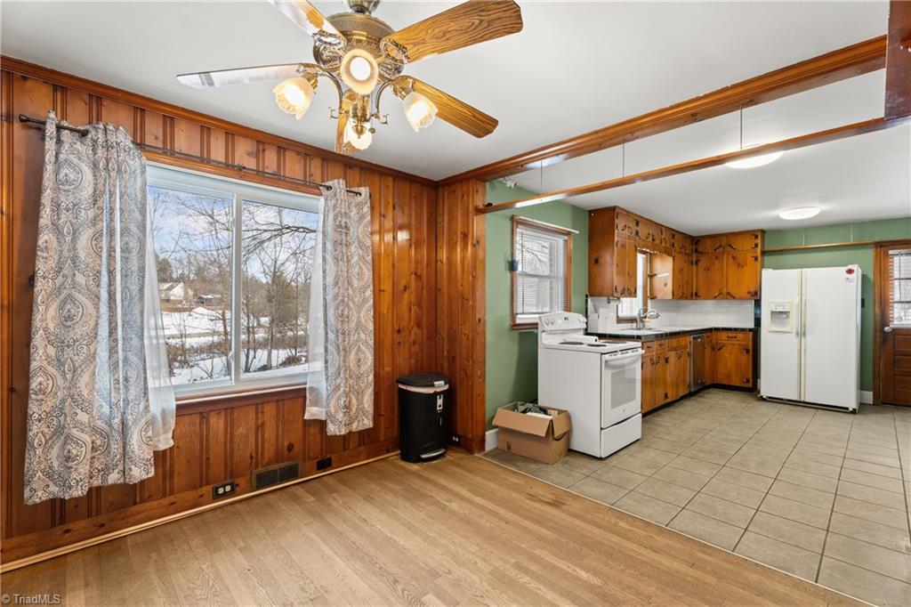 4150 High Point Road Winston-Salem, NC 27107 - Photo 8 of 39 dining room