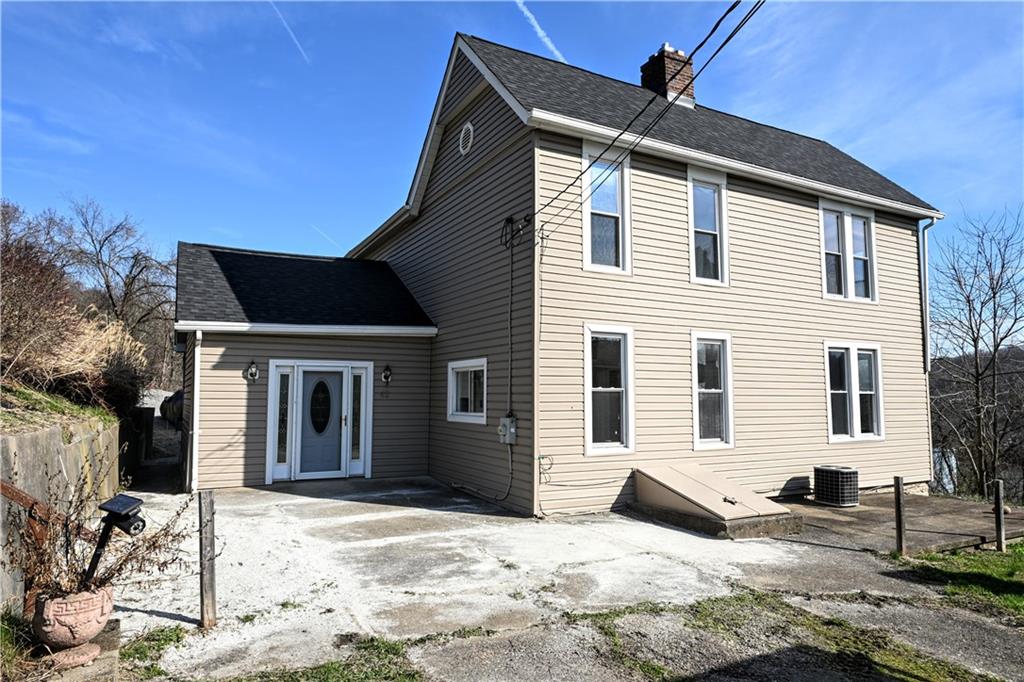 42 Kennedy Road Finleyville, PA 15332 - Photo 29 of 45 Vinyl siding, 3 dimensional shingles.